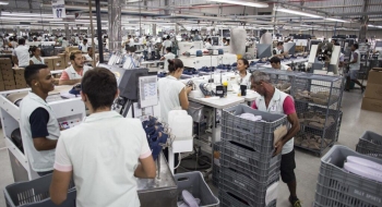 Em oito meses de alta, produção industrial sobe 41,8%, afirma IBGE